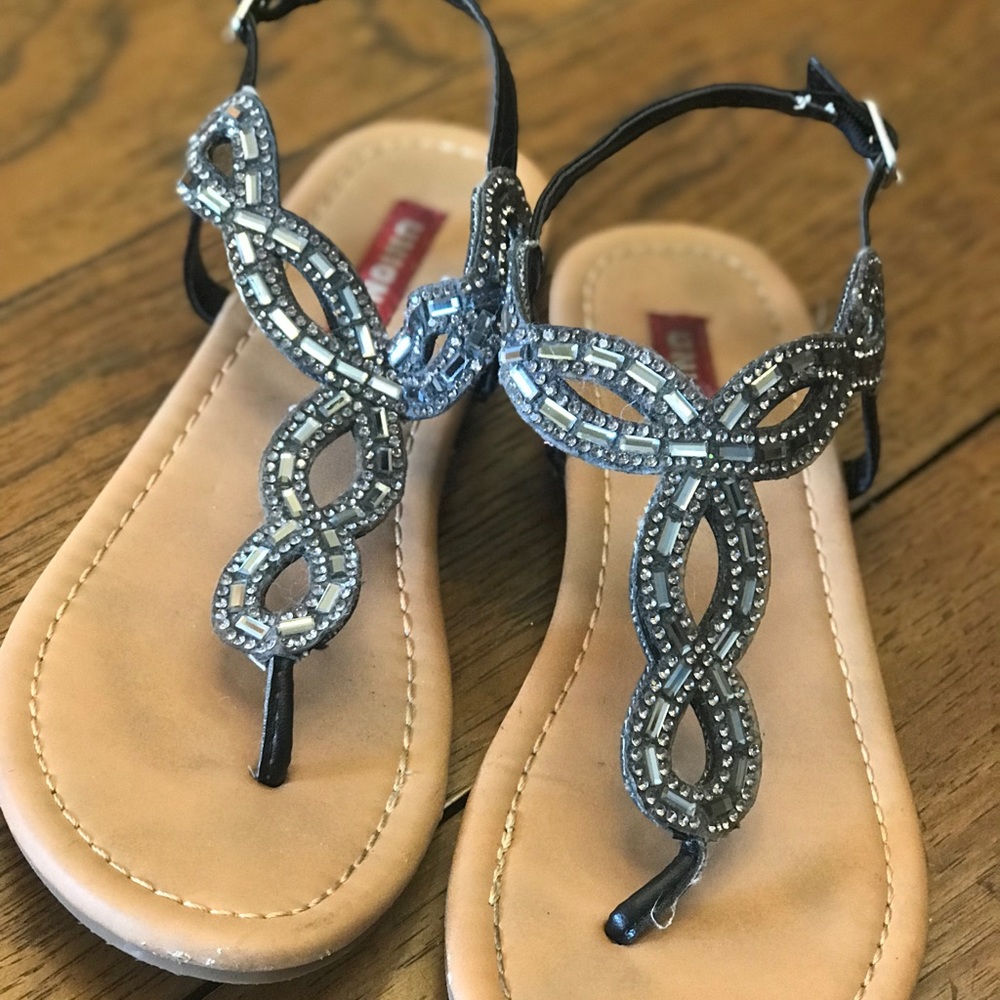 Beautiful Girls Black bling thong sandals SZ. 2